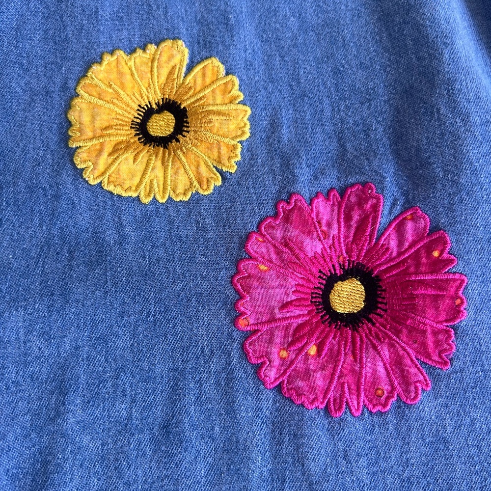Lighthouse Apparel Womens XXL Denim Button Down Floral Appliqué Shirt Cute Cuffs - Picture 14 of 15